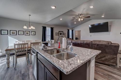 Spacious Retreat with Black Hills Views