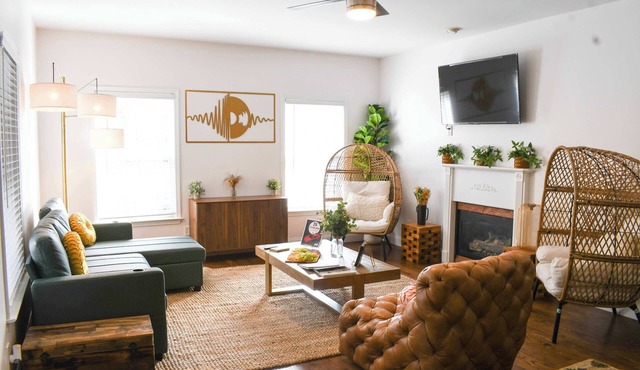 Spacious Retro Home for Groups