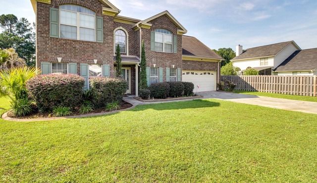 Spacious Richmond Hill Home ~ 20 Mi to Savannah!