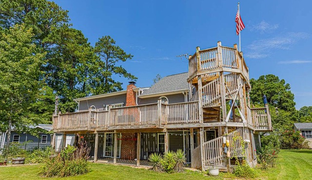 Spacious River Home Near Beautiful Community Beach