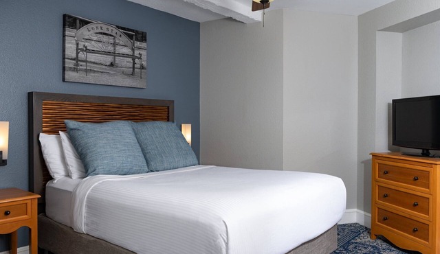 Spacious River Walk Resort close to the Alamo and Americas Oldest Stone Church