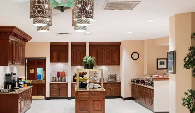 Spacious River Walk Suite, Pet-Friendlyn