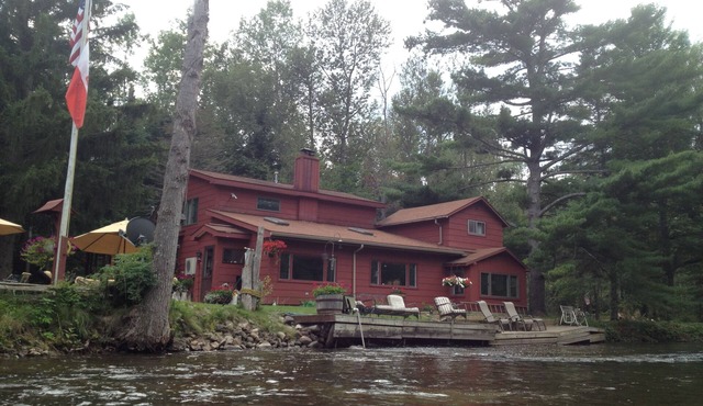 Spacious Riverfront home. 10 Min to TC but far enough away from it all.