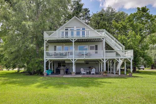 Spacious Riverfront Cottage with Dock in Green Pond!