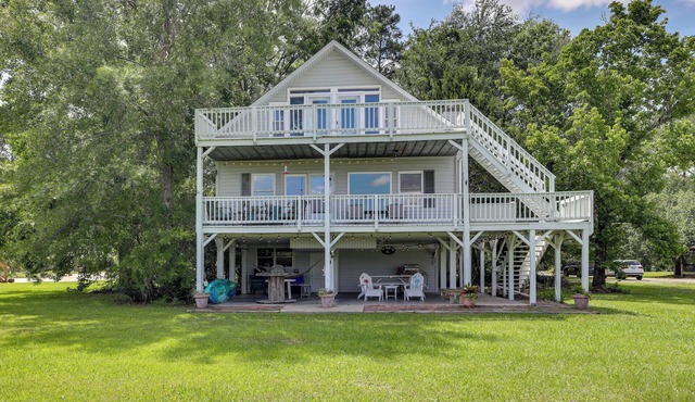 Spacious Riverfront Cottage w/Dock in Green Pond!