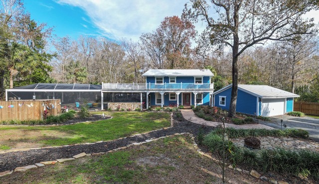 Spacious Riverhouse with views, pool, jacuzzi, and near Rainbow River