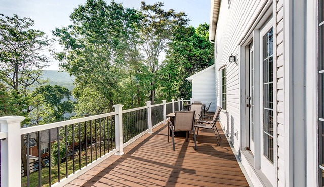 Spacious Riverview Escape: Just Half Mile to Harpers Ferry National Park Center