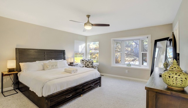 Spacious Rockrimmon Getaway | Sleeps 14 | GameRoom
