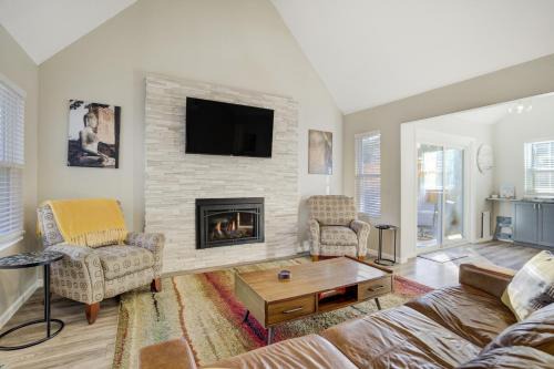 Spacious Rockrimmon Getaway - Sleeps 14 - GameRoom