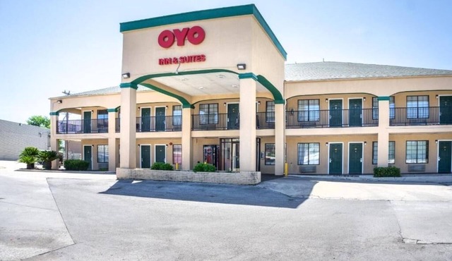 Spacious Room Close to Six Flags & River Walk Parking Included