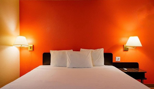 Spacious Room for Exploring Hermiston’s Shops & Dining — Great Central Location