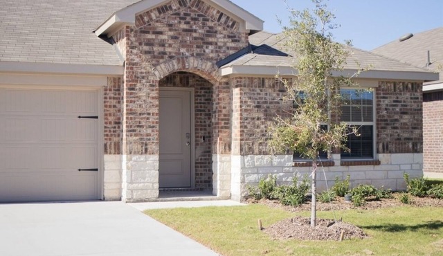 Spacious room for rent in newly built home! Royse City, Texas near I-30