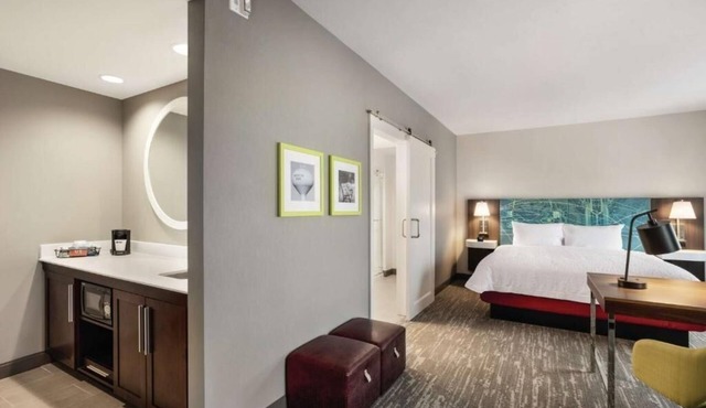 Spacious Room for Restful Nights Close to Hiking + Downtown Minneapolis