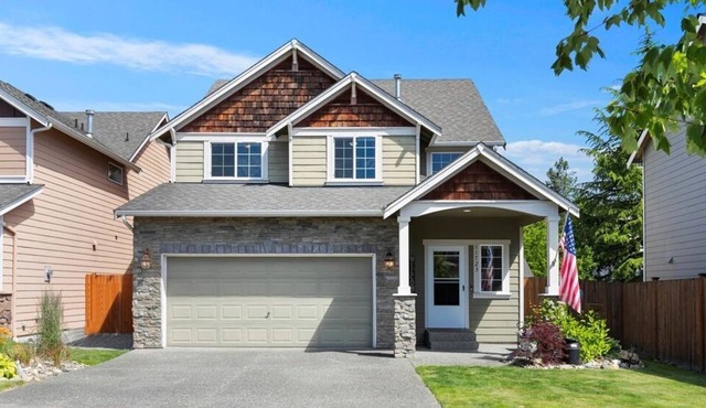 Spacious room for rent in tranquil house in lovely Lake Stevens