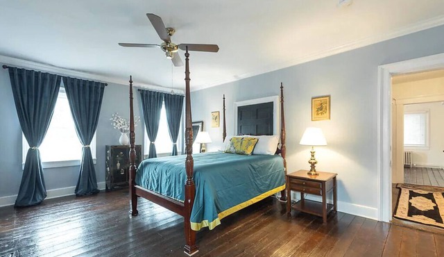 Spacious room in ca. 1830 home
