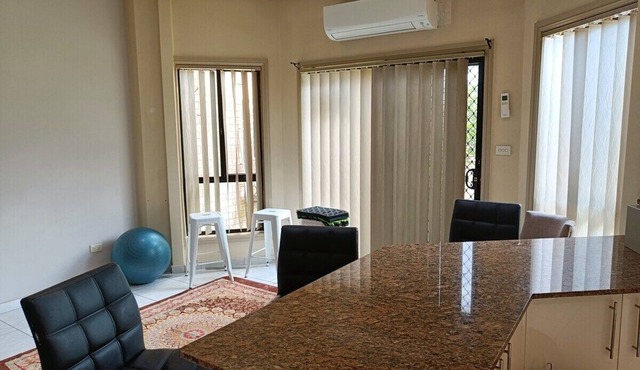 Spacious Room in spacious house | Air conditioning (Shared accomodation)