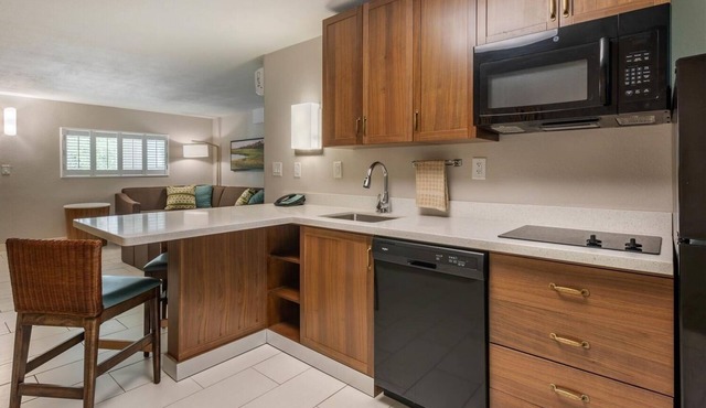 Spacious Room Near Historic District | Onsite Pool