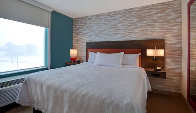 Spacious Room Near Entrust Bank Arena – Ideal for Sports Enthusiasts