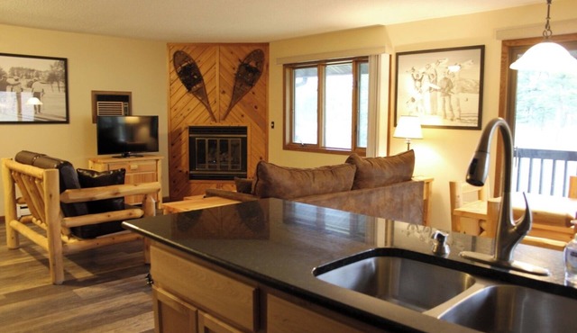 Spacious Room with On-site Dining and Indoor Pool - Ideal for Families