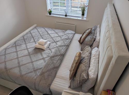 Spacious Room With Kingsize Bed