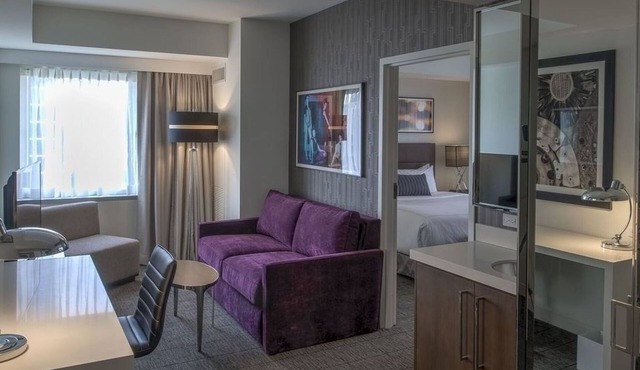 Spacious Room with Rooftop Lounge & Scenic Views of Chicago