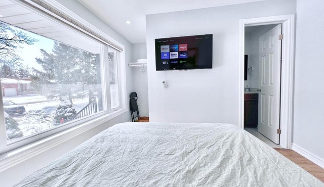 Spacious Rooms with Bath Near Wonderland & Vaughan Mills Mall