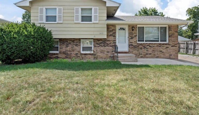 Spacious & Roomy 4BR Home in Central DSM