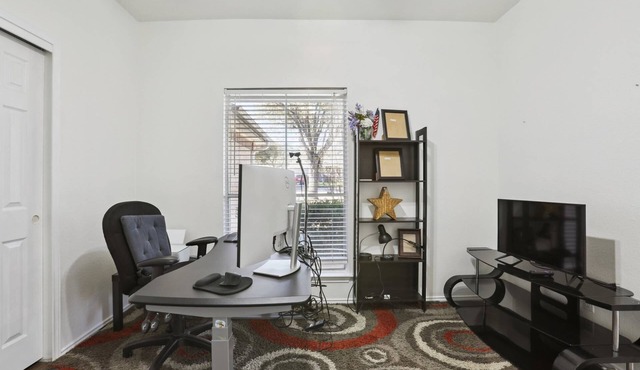 Spacious Round Rock Retreat with King Suite, Separate Office, Patio, BBQ & Garage