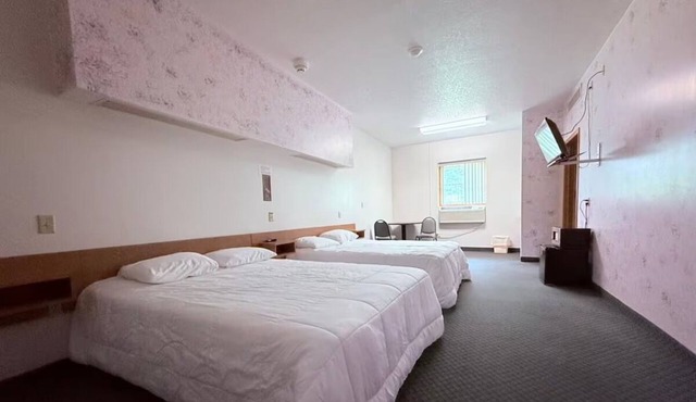 Spacious Royal-Themed Room w/King Bed + Private Bathroom for a Memorable Stay