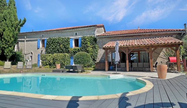 Spacious rural get-away with pool & yoga studio. Perfect for family groups