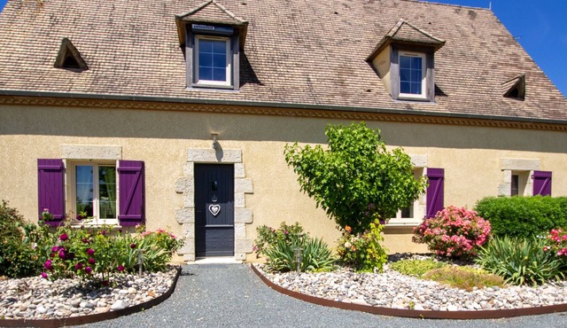 Spacious Rural Retreat with Private Pool, Trampoline, Baby Equipment, and More