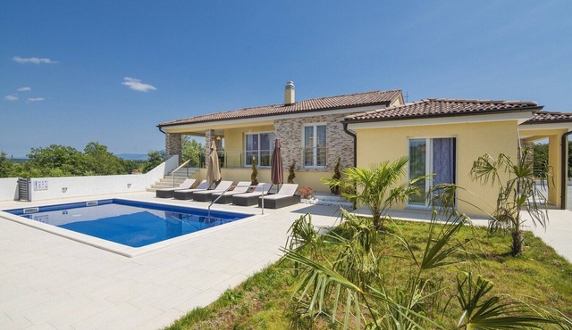 Spacious Rural Villa w/pool