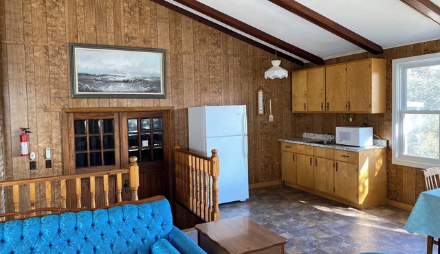 Spacious, rustic 4 bedroom cottage ideal for families, close to the beach.
