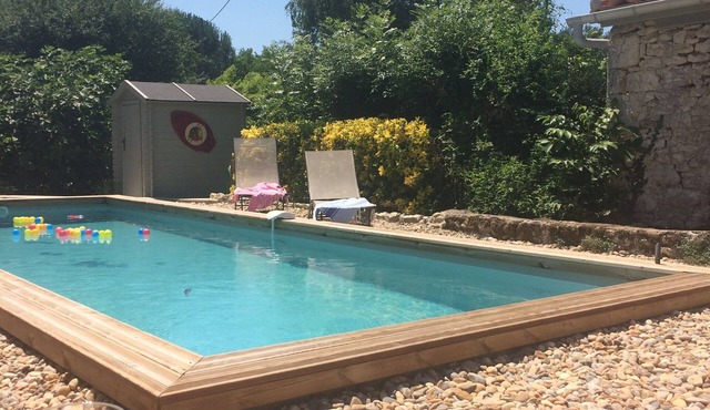 Spacious, rustic charm for 10, with pool, in Dordogne Aquitaine