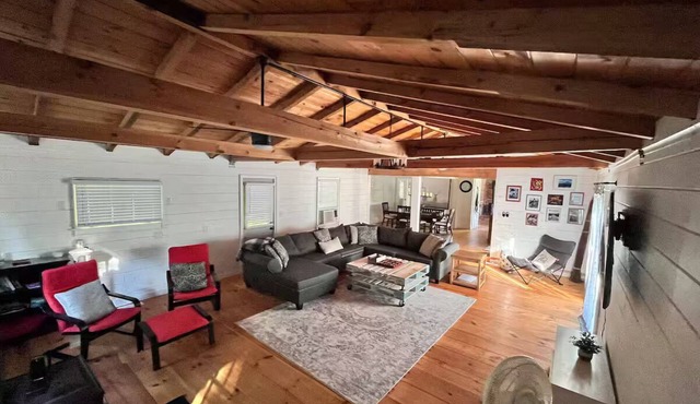 Spacious rustic house in Chatham, NY