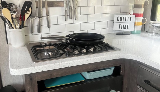 Spacious RV with extra large patio in Jamestown, CA! Fun for the whole family!