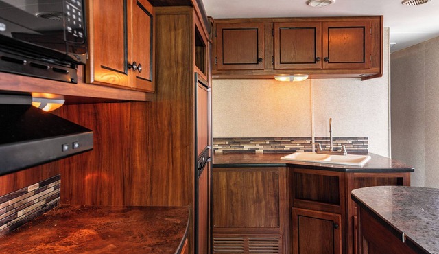 Spacious RV with WiFi and HVAC in pleasant Winfield WV