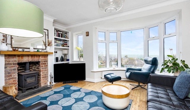 Spacious Saltdean Seaside Home| Ample Free Parking - Pass the Keys