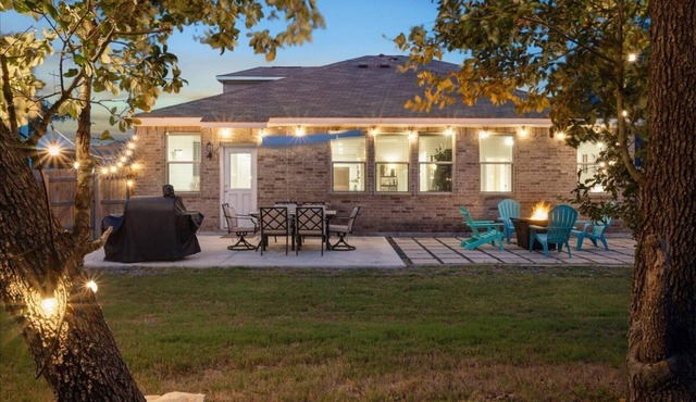 Spacious San Marcos Retreat w/Fire Pit, Pool Table & Near TXST + Outlet Mall