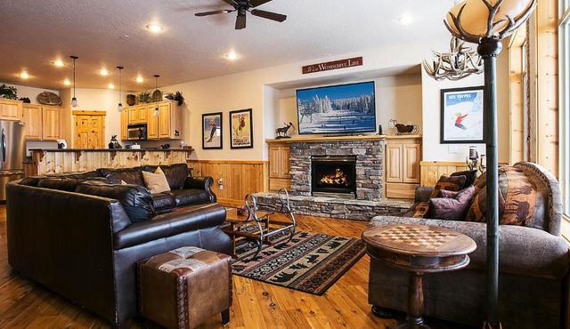 Spacious Sandpoint Chalet with Hot Tub Views