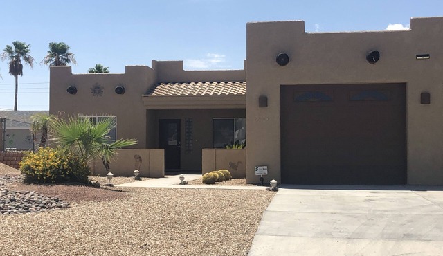 Spacious Santa Fe 4b/4b Pool and Spa home centrally located