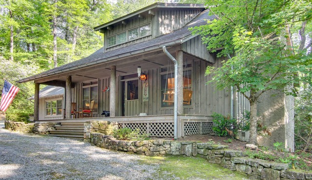 Spacious Sapphire Home w/ Fire Pit & Pool Access