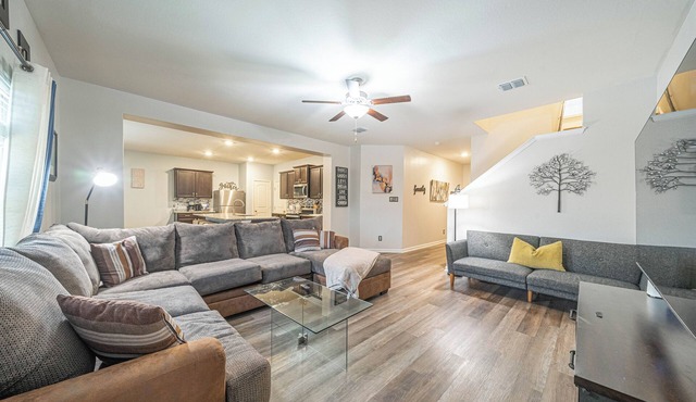 Spacious SATX Escape. Family + Work-Ready 4BR/3.5BA Near Lackland AFB