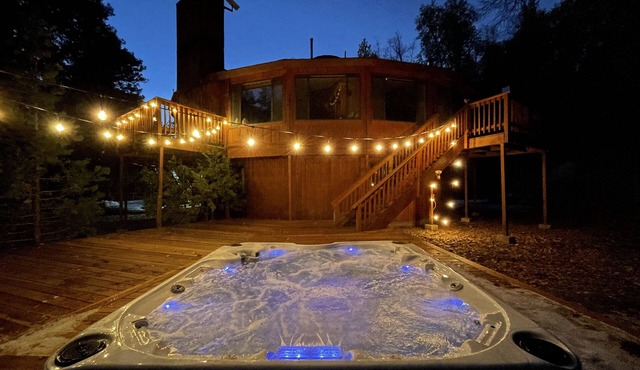 Spacious Secluded Cabin on 9 acres Hot Tub Outdoor Dining Private Trails
