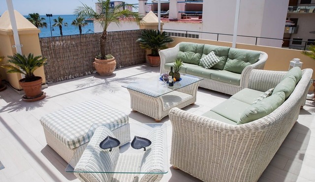 Spacious Sea View Penthouse with Sea View, Wi-Fi & Terrace