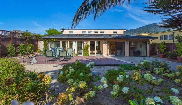 Spacious Seadrift Lagoon home