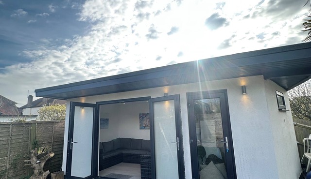 Spacious Seaside home with hot tub sleeps 10