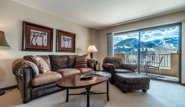 Spacious Seasons Vacation Home Steps To Lift