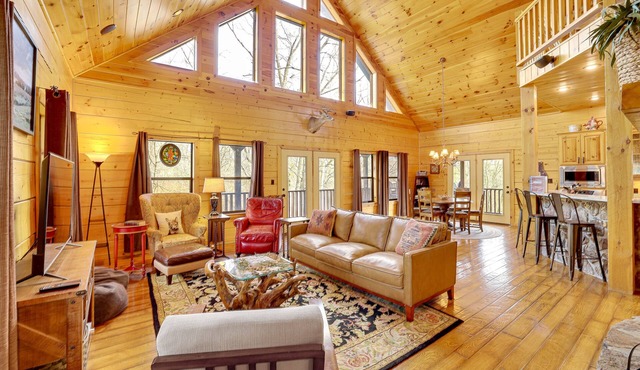 Spacious & Secluded Cabin: 25 Mi to Bentonville!