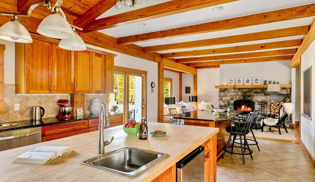 Spacious/Secluded Home w/Pool, Chefs Kitchen, Neighboring Farm Pastoral Views